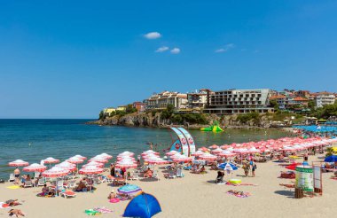 SOZOPOL, BULGARIA, 22 Temmuz 2016: Sozopol plajındaki insanlar.