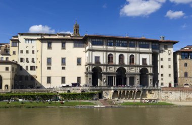 Floransa, İtalya 'daki Arno Nehri manzarası