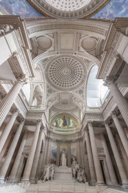 PARIS, FRANCE - 13 Mart 2010: Pantheon mezarlığının iç ve mimari ayrıntıları, 1757 'de Latin bölgesinde, 13 Mart 2010' da Fransa 'nın başkenti Paris' te inşa edildi.