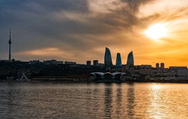 Bakü, Azerbaycan 'ın gün batımı manzarası