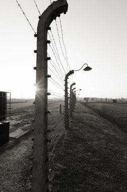 OSWIECIM, POLAND - 22 Ekim 2012 'de Polonya' nın Oswiecim kentinde eski bir Nazi imha kampı olan Auschwitz Kampı II. Avrupa 'daki en büyük Nazi toplama kampıydı..