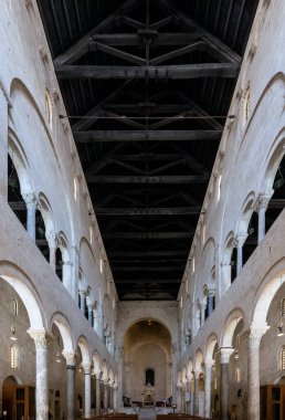 Bari, İtalya - 4 Haziran 2017: Saint Nicholas Bazilikası 1087 ve 1197 yılları arasında inşa edilmiştir. Avrupa ve Hristiyan dünyasında geniş bir dini öneme sahiptir..