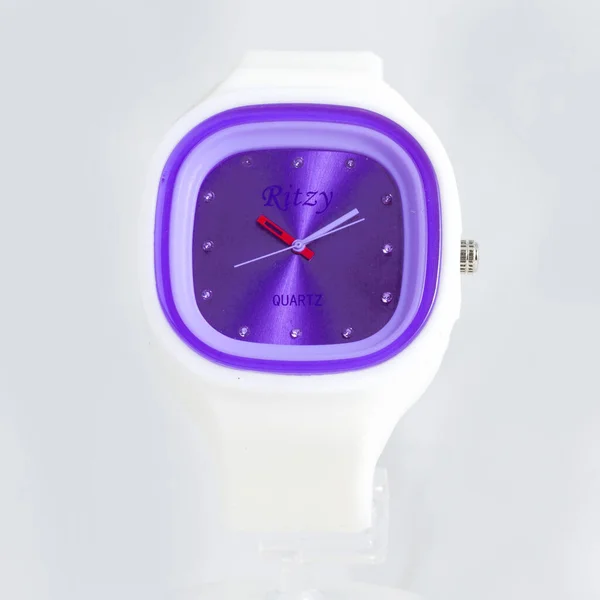 Reloj Pulsera Con Reloj Sobre Fondo Blanco — Foto de Stock