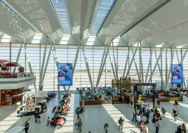 ハンガリー ブダペスト 2018年4月30日 ハンガリーの作曲家フランツ リストにちなんで名付けられたブダペスト フェレンツ国際空港 Bud 東ヨーロッパで最も忙しい空港の1つです — ストック写真