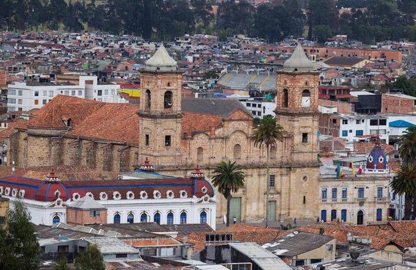 Zipaquira Colombia 2015年10月22日 Zipaquiraのメイン広場の実際のビュー 町は主に塩の大聖堂 トンネル内の塩鉱床の中に建てられた地下教会で知られています — ストック写真