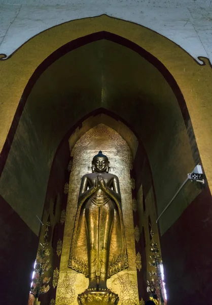 Gyllene Skulptur Gudinnan Templet Uppståndelsen Kristus Frälsaren Staden Thailand — Stockfoto