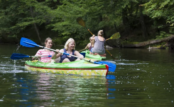 Two Girls Kayaking Water — Stock Photo, Image