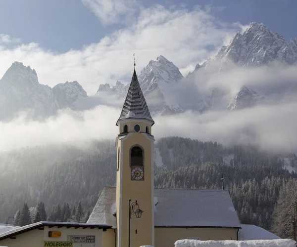 Церква Свистячих Альпах — стокове фото