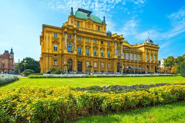 普鲁士彼得斯堡公园里的皇家宫殿 — 图库照片
