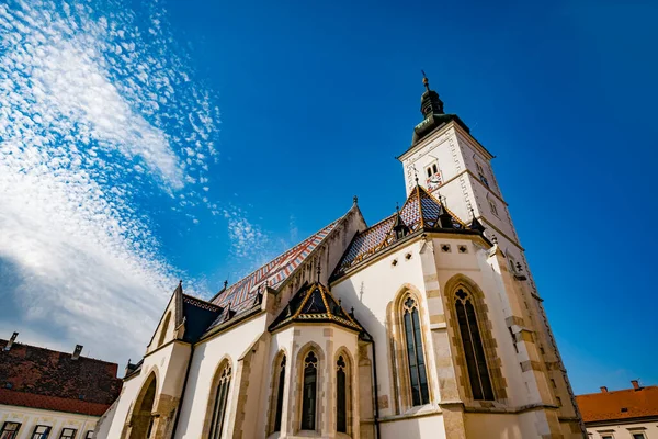 Iglesia San Marcos Palacio Del Parlamento Ciudad Alta Zagreb —  Fotos de Stock