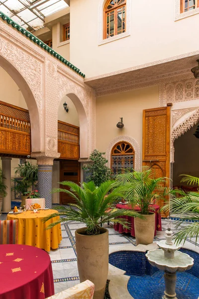Fez Marruecos Julio 2014 Interior Riad Pequeño Hotel Familiar Medina —  Fotos de Stock