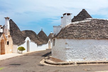 Alberobello 'nun çardağı. Puglia. İtalya..