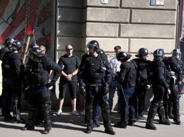 Şehirdeki askeri askerler.