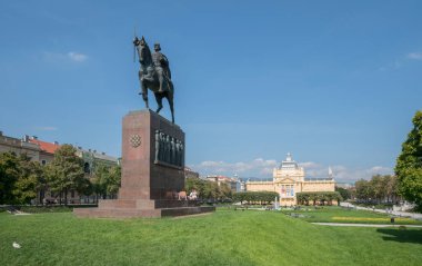 Anavatanın İmparatoru 'nun heykeli.