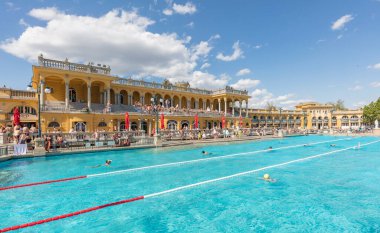 Macaristan Budapeşte 'de modern yüzme havuzu