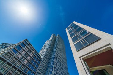 Şehirdeki modern binalar