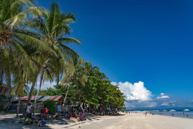 Bohol, Filipinler - 27 Aralık 2019: Bohol, Filipinler 'in beyaz kum tropik plajı