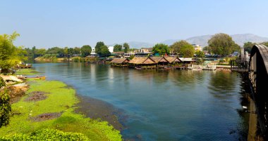 Asya 'daki nehrin manzarası