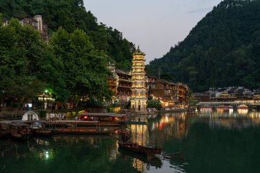 Yunnan, Çin 'deki Lijiang şehrinin güzel manzarası