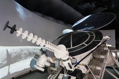 Rusya, Moskova - 17 Ağustos 2018: Moskova, Rusya 'da kalıcı bir genel amaçlı ticaret ve eğlence parkı olan VDNH' deki Uzay Çadırının İçi