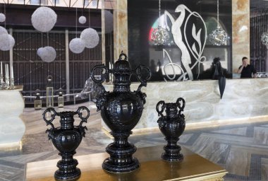 Şehirdeki restoranın içinde.