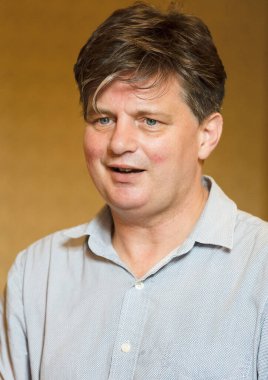 BUDAPEST, HUNGARY - 23 Temmuz 2016: James Boyd viyola sanatçısı Macaristan Müzik Akademisi yaz kursunda ders veriyor. 