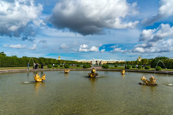 Petersburg Rusia Agosto 2018 Los Terrenos Del Palacio Peterhof Patrimonio — Foto de Stock