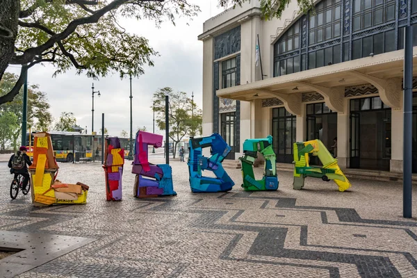 ヨーロッパの都市の広場にリスボンサイン — ストック写真