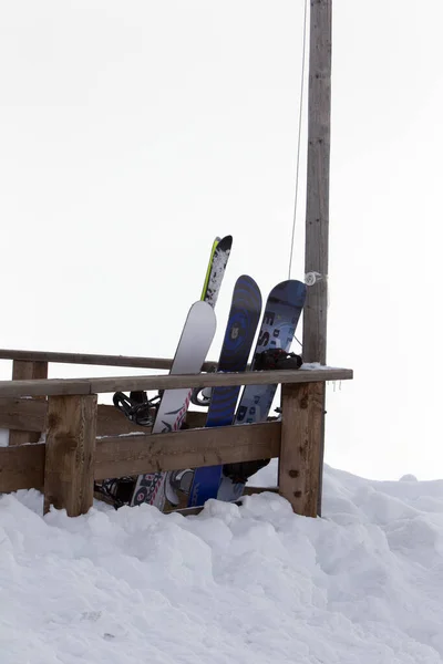 Snow Covered Ski Equipment Winter — Stock Photo, Image