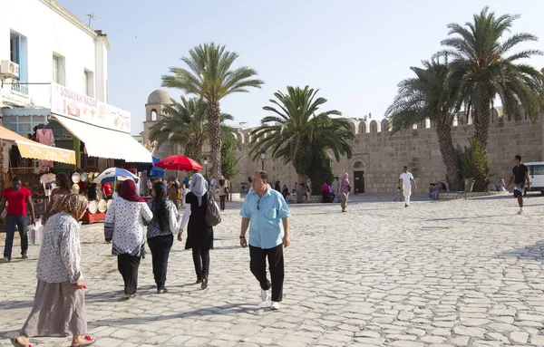 Dubai Yürüyen Insanlar Birleşik Arap Emirlikleri — Stok fotoğraf