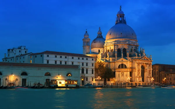Widok Wielki Kanał Bazylika Santa Maria Della Salute Wenecja Włochy — Zdjęcie stockowe