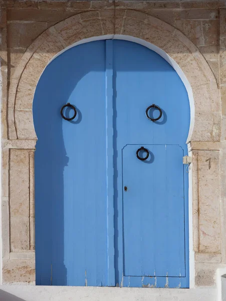 Mavi Gökyüzü Olan Giriş Kapısı — Stok fotoğraf