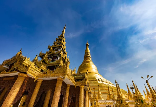 Golden Pagoda Wat Phra Singh Yangón Myanmar — Foto de Stock