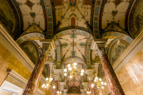 意大利圣乔治主教座堂的内部 — 图库照片