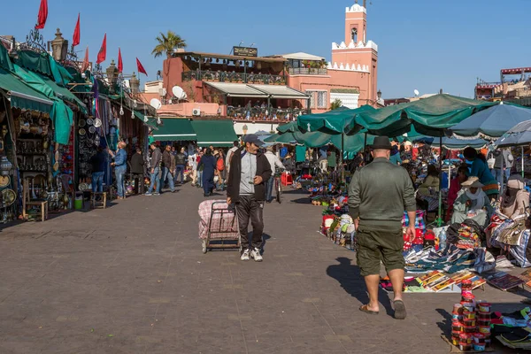 Marrakesh Morocco 2017年12月26日 马拉喀什市的居民 马拉喀什是摩洛哥最受欢迎的旅游胜地 — 图库照片