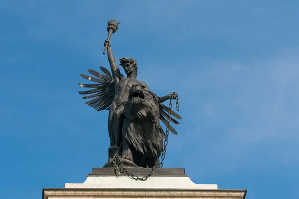 Estatua Libertad Cielo Fondo —  Fotos de Stock