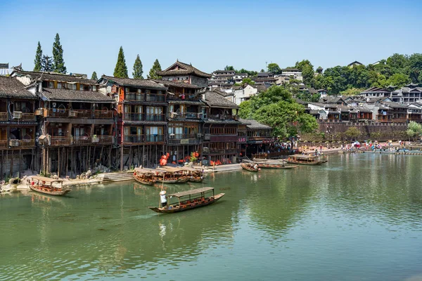 Stare Tradycyjne Azjatyckie Miasto Rzeką — Zdjęcie stockowe