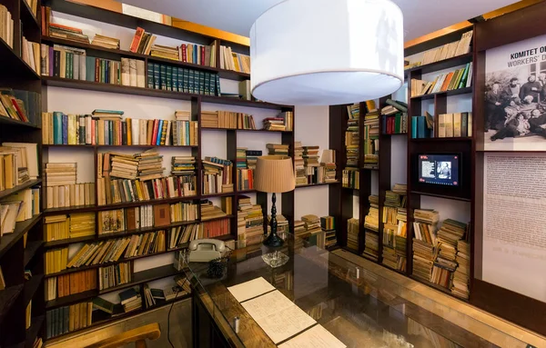 Interior Una Biblioteca Moderna Con Librería — Foto de Stock