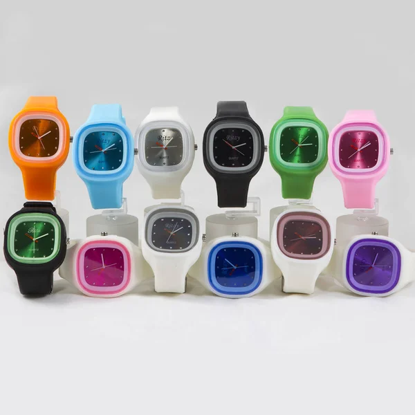 Conjunto Relojes Pulsera Colores Sobre Fondo Blanco — Foto de Stock