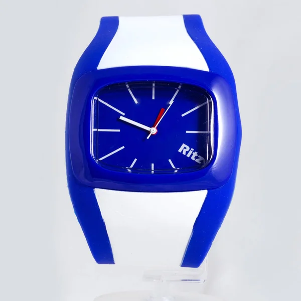 Reloj Azul Sobre Fondo Blanco — Foto de Stock