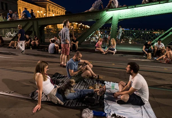 Budapest Ungarn Juli 2019 Unbekannte Genießen Die Sommernacht Auf Der — Stockfoto