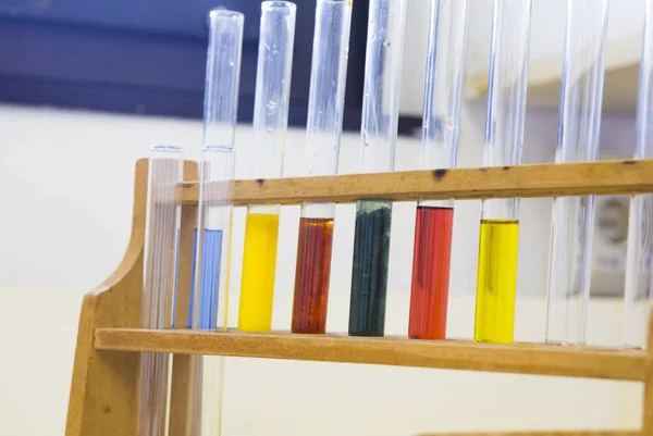 Probówki Laboratoryjne Kolorowymi Cieczami — Zdjęcie stockowe