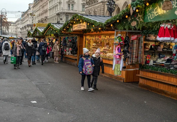 Viena Austria Diciembre 2019 Gente Visita Mercado Anual Navidad Centro — Foto de Stock