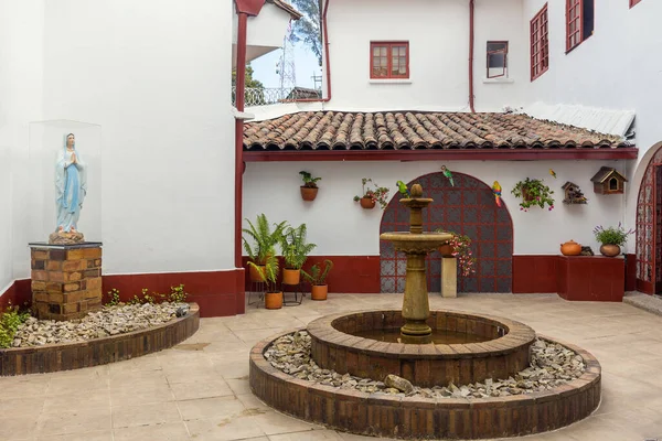 Bogota Kolombie Října 2015 Dvůr Montserrate Kostela Věnovaného Padlému Pánu — Stock fotografie
