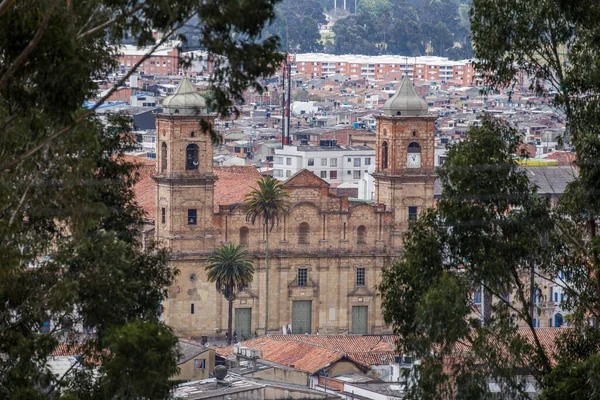 Zipaquira Colombia 2015年10月22日 Zipaquiraのメイン広場の実際のビュー 町は主に塩の大聖堂 トンネル内の塩鉱床の中に建てられた地下教会で知られています — ストック写真