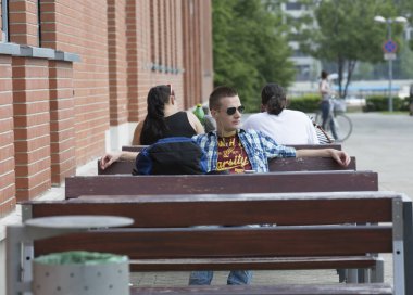 BUDAPEST, HUNGARY - 14 Mayıs 2013: Eotvos Lorand Üniversitesi 'nde (ELTE) tanımlanamayan öğrenciler Macaristan' ın en büyük ve en eski üniversitesidir..