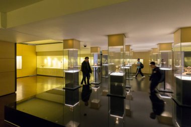 BOGOTA, COLOMBIA - 22 Ekim 2015: Altın Müze 'nin İçi (Museo del Oro) Kolombiya' daki tüm büyük İspanyol öncesi kültürlerden 55 binden fazla altın ve diğer materyal içermektedir.