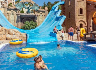 ELENITE, BULGARIA - 16 Temmuz 2016: Elenite Holiday Village 'daki Aqua parkı, Elenite' nin sadece 10 km kuzeyinde, Burgaz 'ın 30 km kuzeyinde yer alıyor. Holiday Village şık villalar ve otel odaları sunuyor..