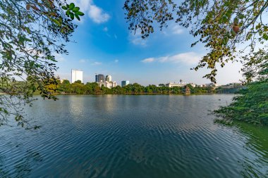 Yazın parkın manzarası