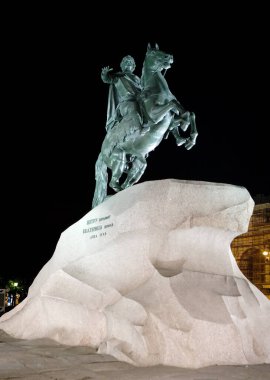 Aziz Petersburg, Rusya 'daki Kral Peter' ın heykeli.